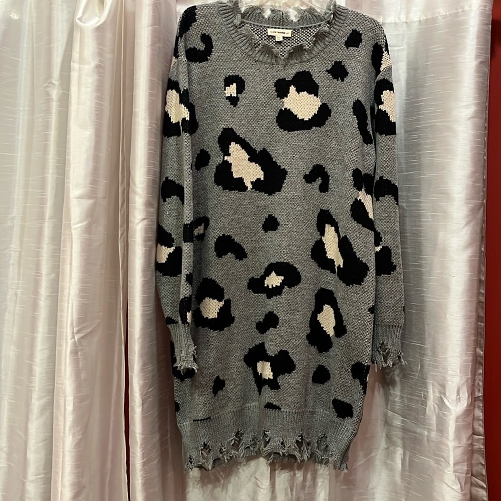 Blk leopard spot sweater dress w/distressed hems